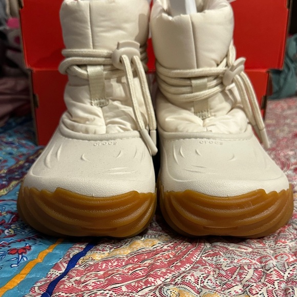 Crocs Echo Cream and Tan High-Top thermal Boots main image 3